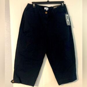 KIM ROGERS Black Capri Pants Size 8 NWT